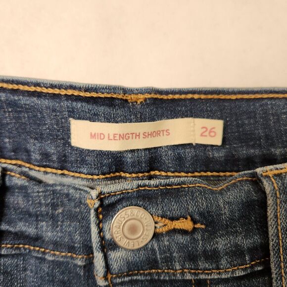 Levi's Women's Mid Length Medium Wash Cuffed Stretch Denim Shorts Size 26 - Picture 8 of 8